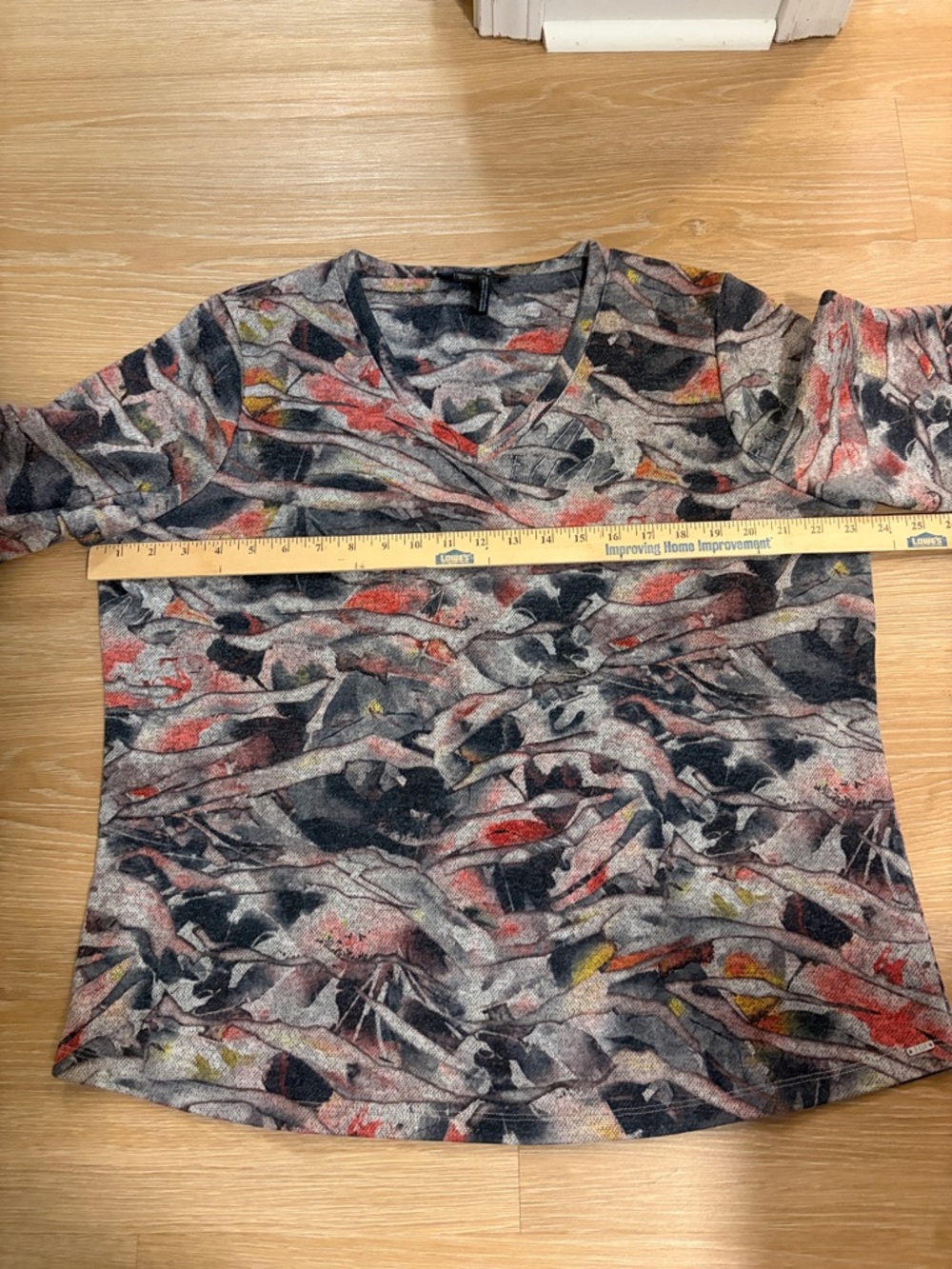 Women’s Long Sleeve V-Neck Abstract Print Top in Multicolor